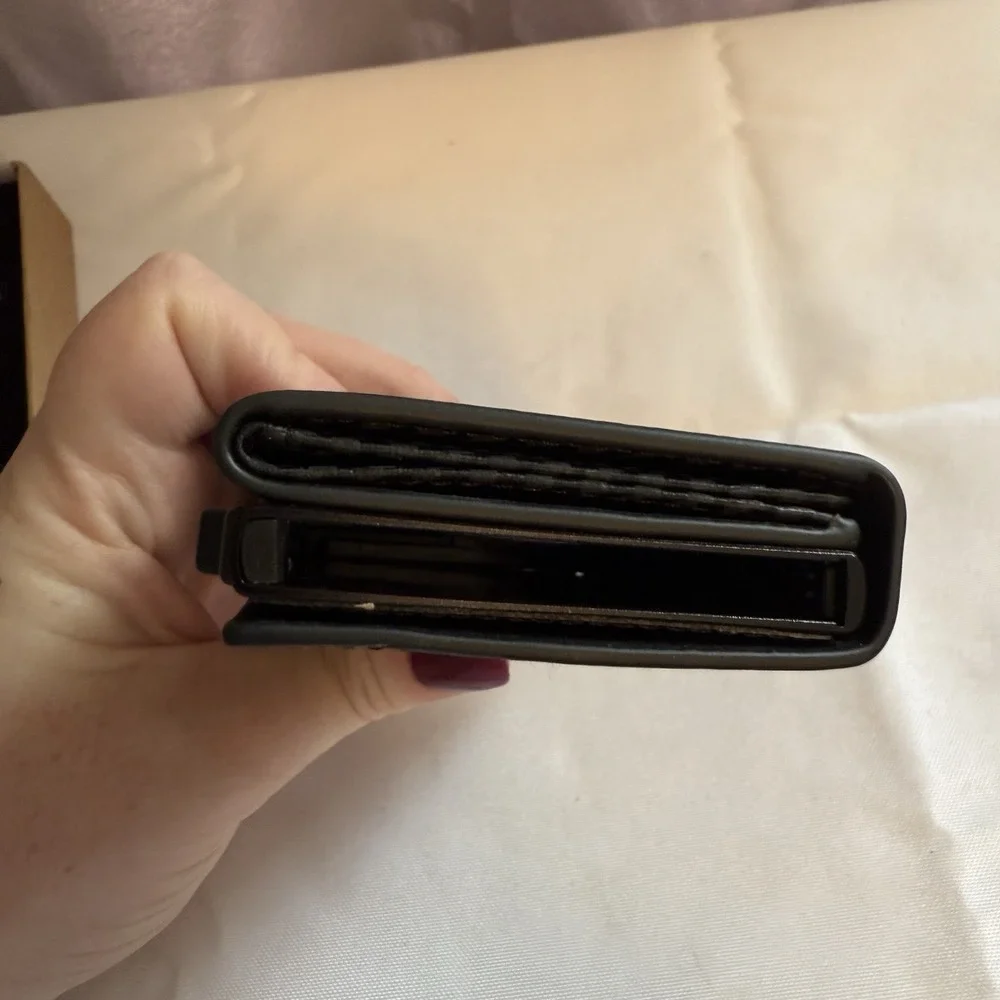 IWANTIT Minimalist Men's Wallet Lever Card Holder Action Carbon Black NIB
